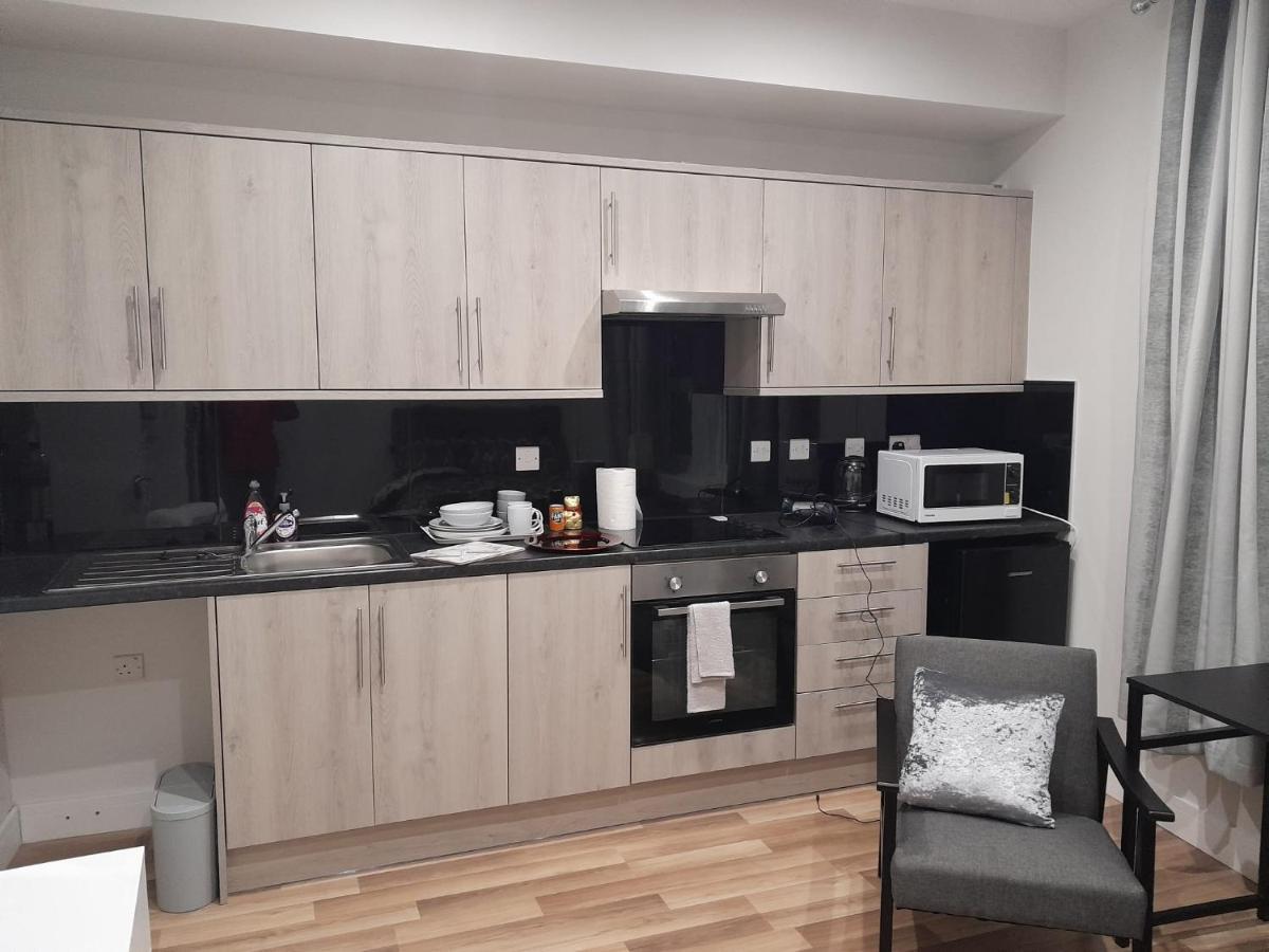 Mia Residence - Entire Studio Apartment - City View - London - Next To Ealing Broadway Station エクステリア 写真