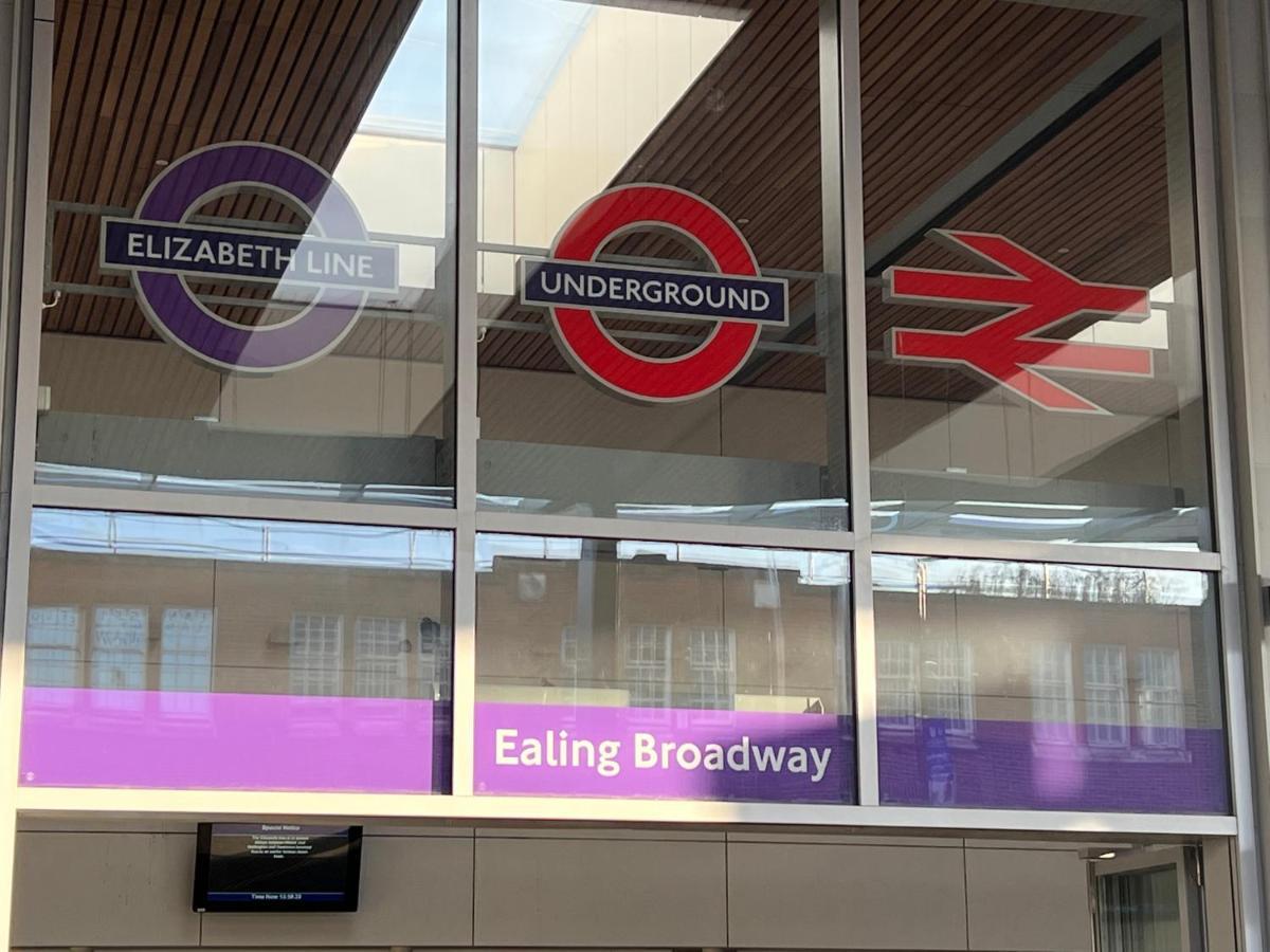 Mia Residence - Entire Studio Apartment - City View - London - Next To Ealing Broadway Station エクステリア 写真