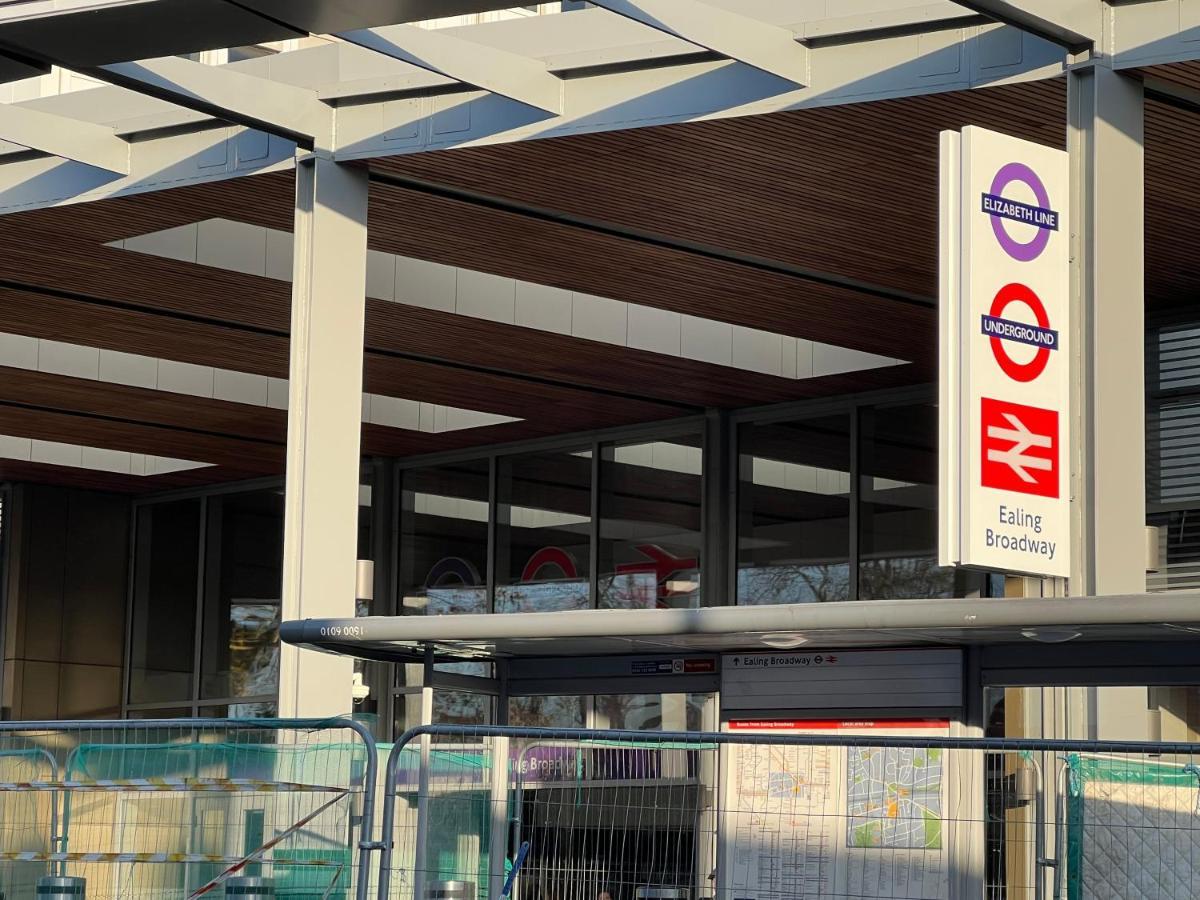 Mia Residence - Entire Studio Apartment - City View - London - Next To Ealing Broadway Station エクステリア 写真