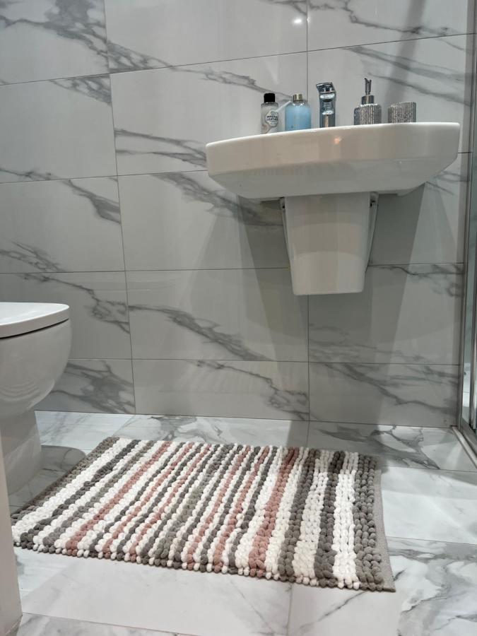 Mia Residence - Entire Studio Apartment - City View - London - Next To Ealing Broadway Station エクステリア 写真