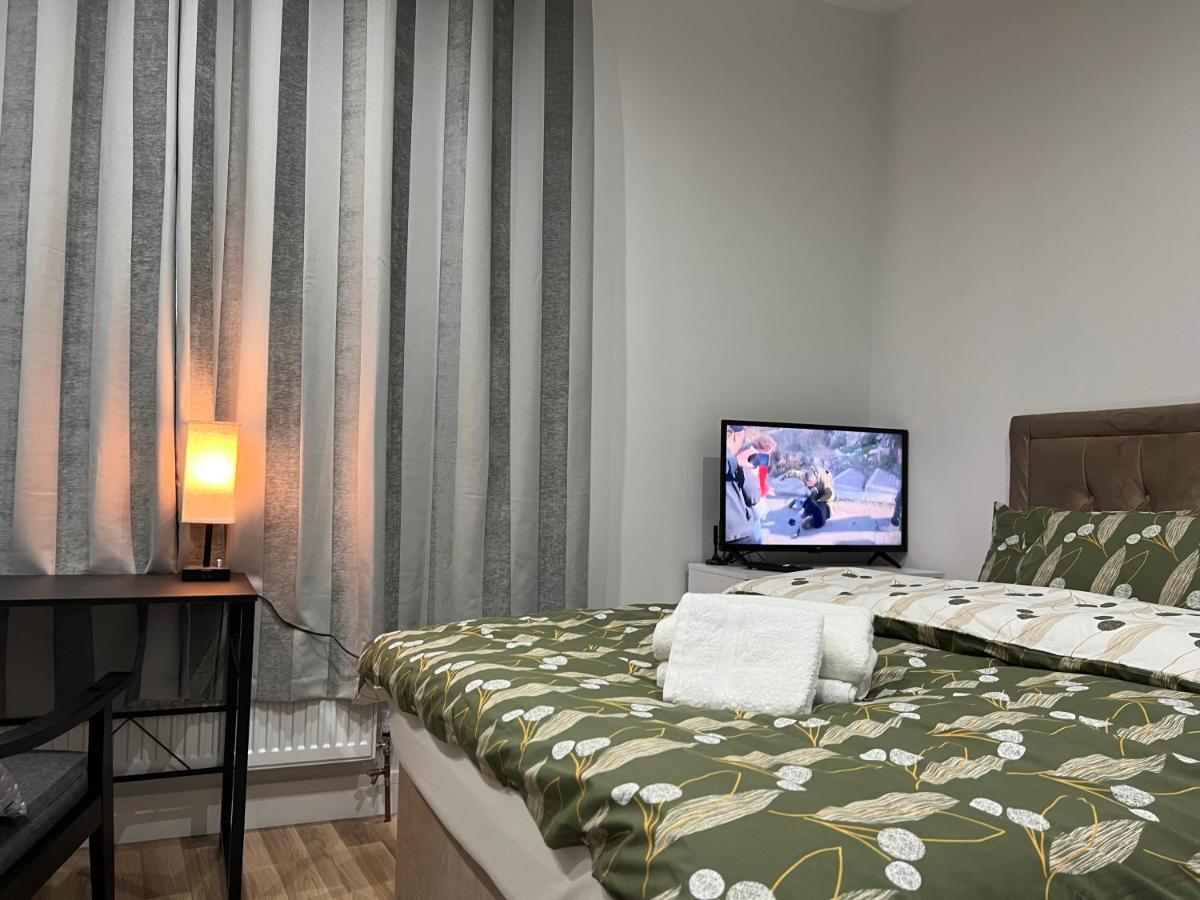 Mia Residence - Entire Studio Apartment - City View - London - Next To Ealing Broadway Station エクステリア 写真