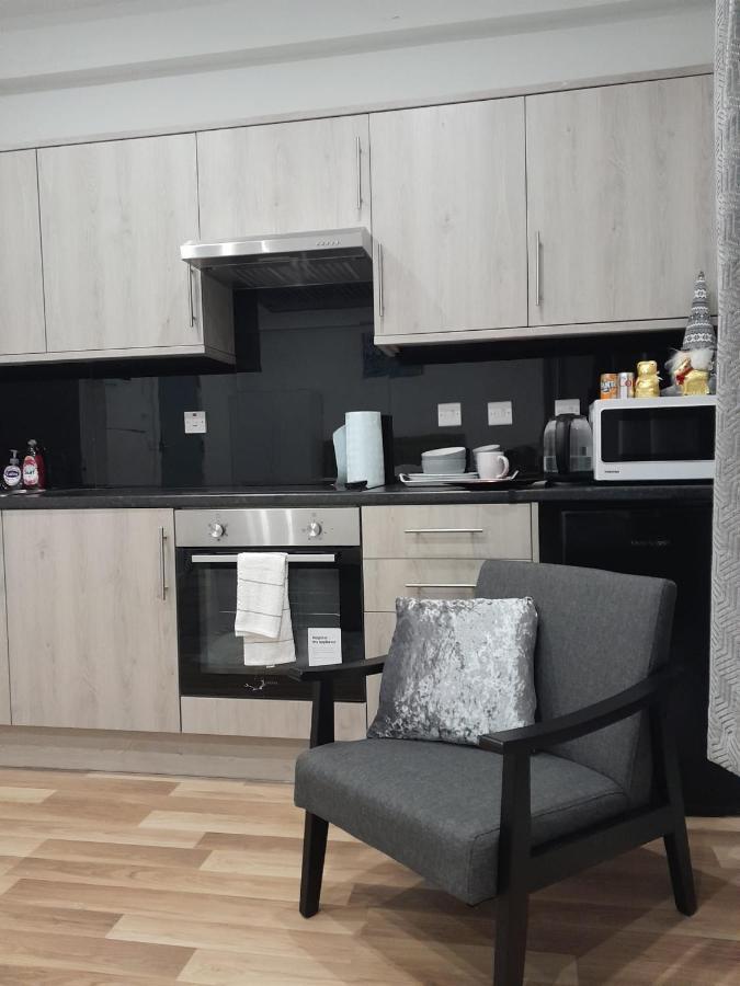 Mia Residence - Entire Studio Apartment - City View - London - Next To Ealing Broadway Station エクステリア 写真