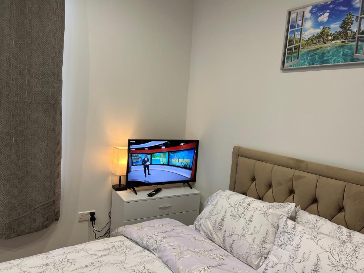 Mia Residence - Entire Studio Apartment - City View - London - Next To Ealing Broadway Station エクステリア 写真