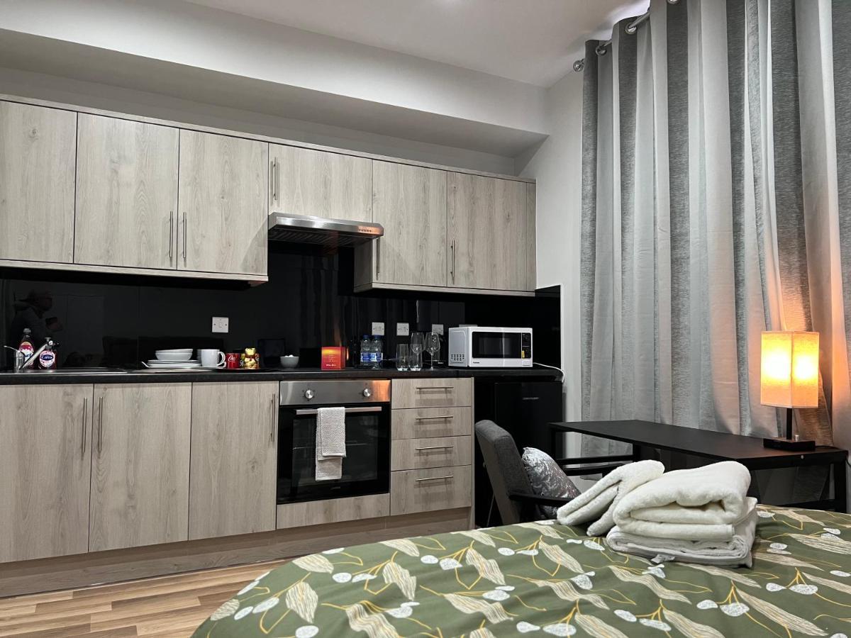 Mia Residence - Entire Studio Apartment - City View - London - Next To Ealing Broadway Station エクステリア 写真