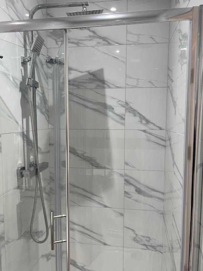 Mia Residence - Entire Studio Apartment - City View - London - Next To Ealing Broadway Station エクステリア 写真