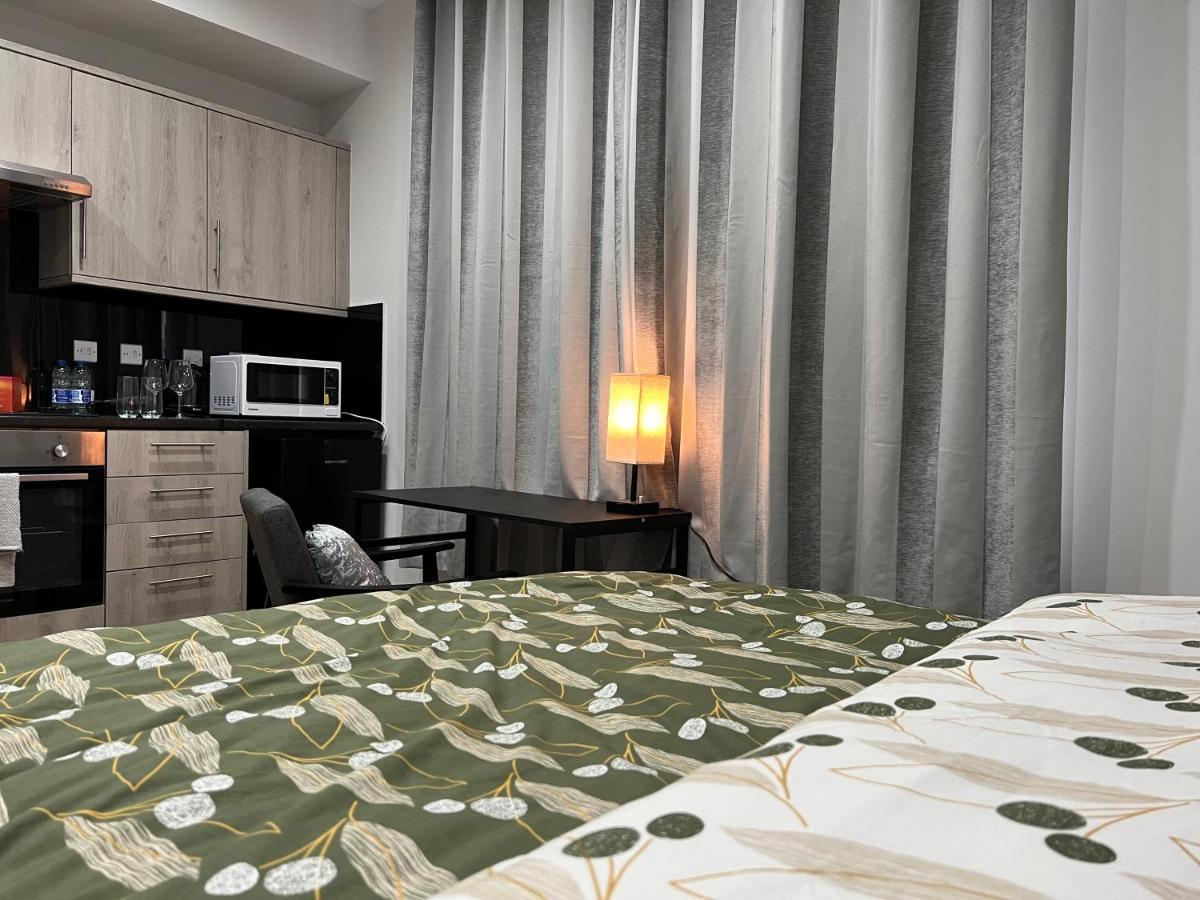 Mia Residence - Entire Studio Apartment - City View - London - Next To Ealing Broadway Station エクステリア 写真