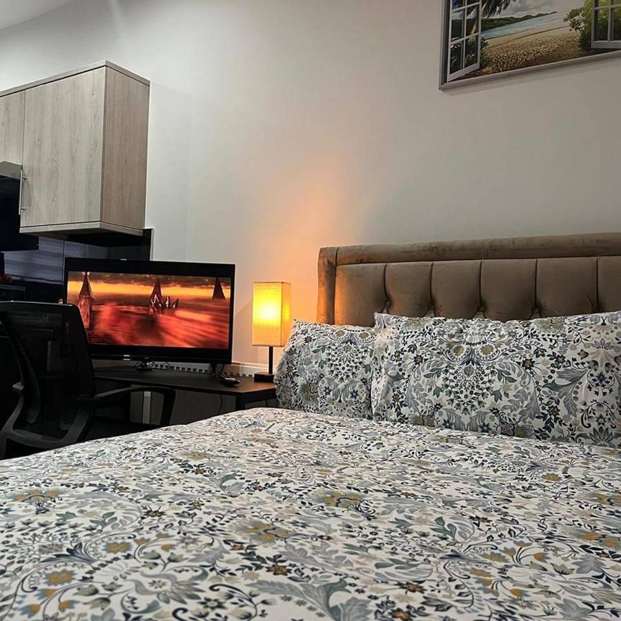 Mia Residence - Entire Studio Apartment - City View - London - Next To Ealing Broadway Station エクステリア 写真