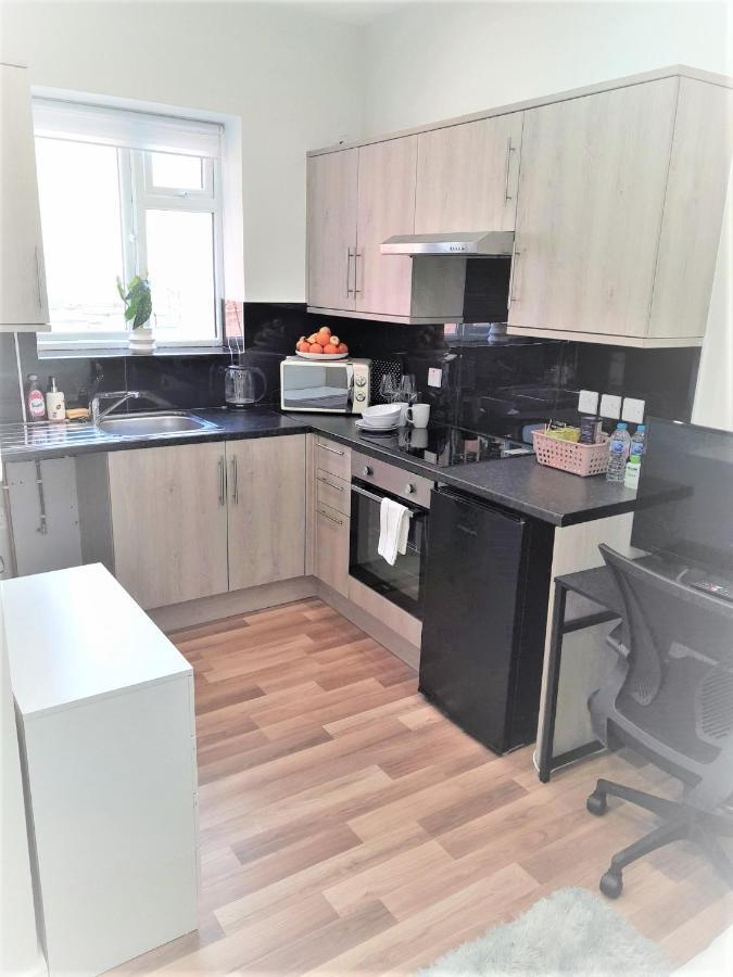 Mia Residence - Entire Studio Apartment - City View - London - Next To Ealing Broadway Station エクステリア 写真