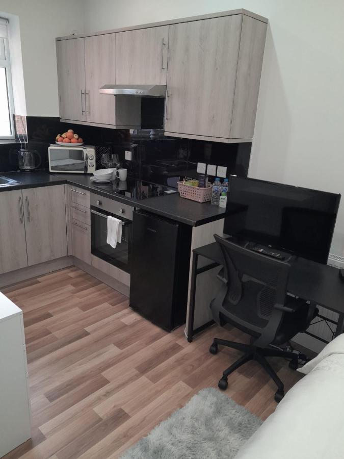Mia Residence - Entire Studio Apartment - City View - London - Next To Ealing Broadway Station エクステリア 写真