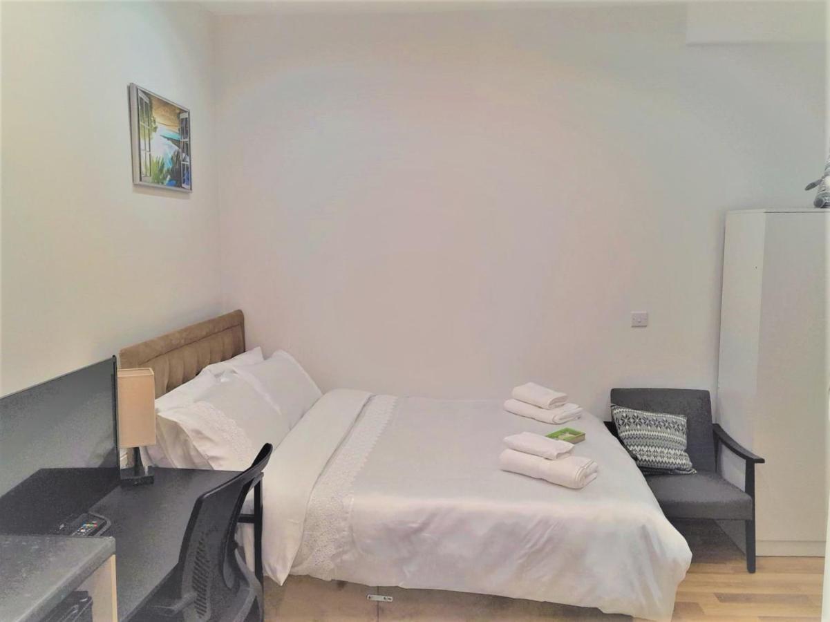 Mia Residence - Entire Studio Apartment - City View - London - Next To Ealing Broadway Station エクステリア 写真